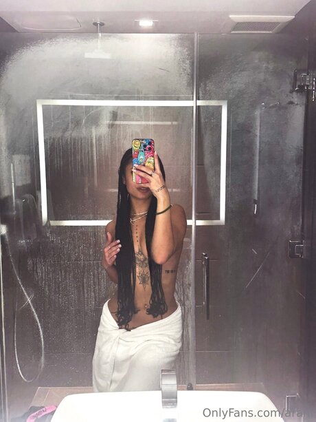 Arahi modèle sexy img