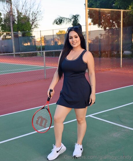 maman ébène onlyfans parfait et sexy images