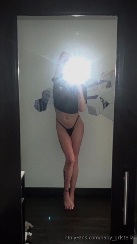 Baby Grlstella modèles nus photos