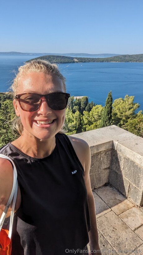 Thescandichick modèle porno photos