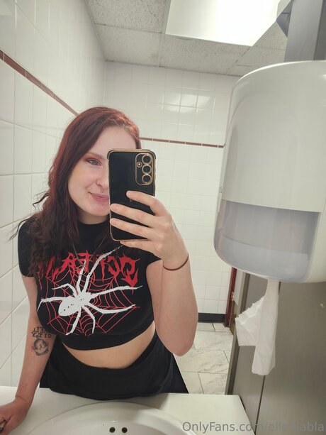 Ellediabla étoile xxx photo