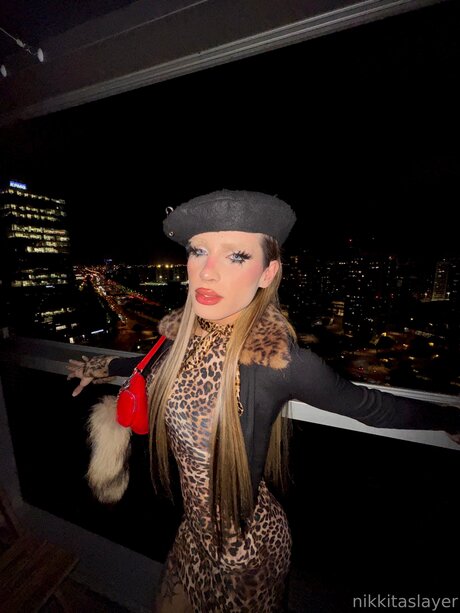 Nikkitaslayer étoile sexy images