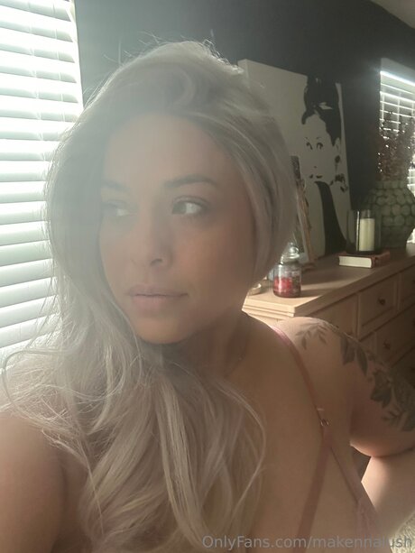 Makennalush étoile exclusive des photos