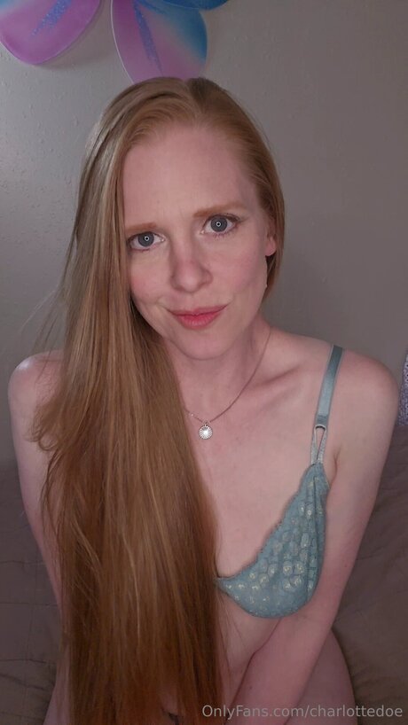 Charlottedoe jolie star du porno photo