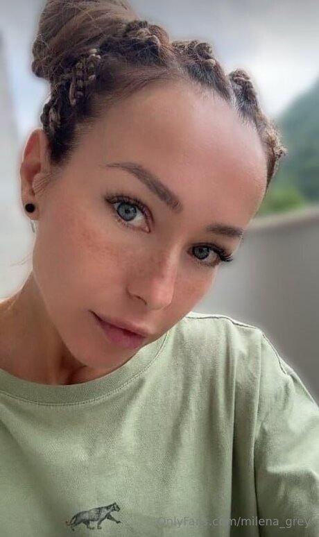 Milena Grey star du porno sympa des photos