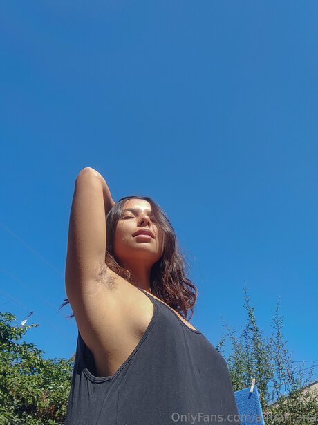 A4uari Ana modèle adulte images