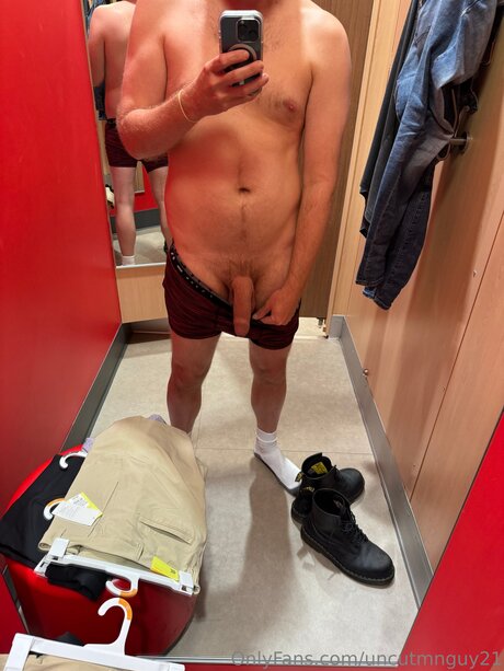 Uncutmnguy21 modèle nu photo