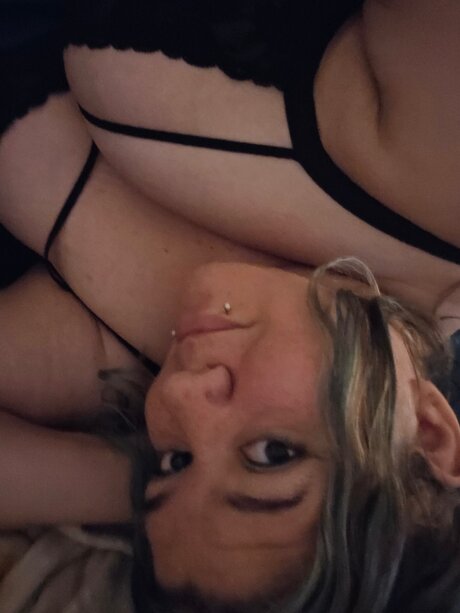 petits seins potelés onlyfans pornographique érotique archive