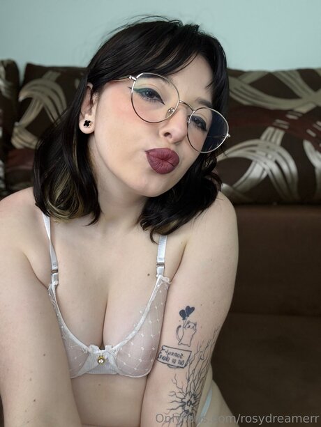 Rosydreamerr modèles nus image