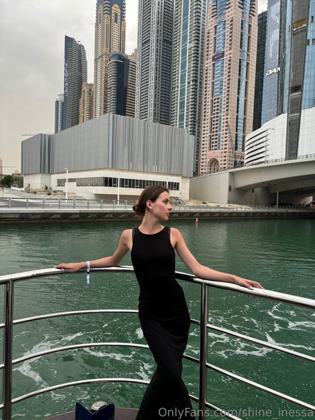 Shine Inessa star du sexe image