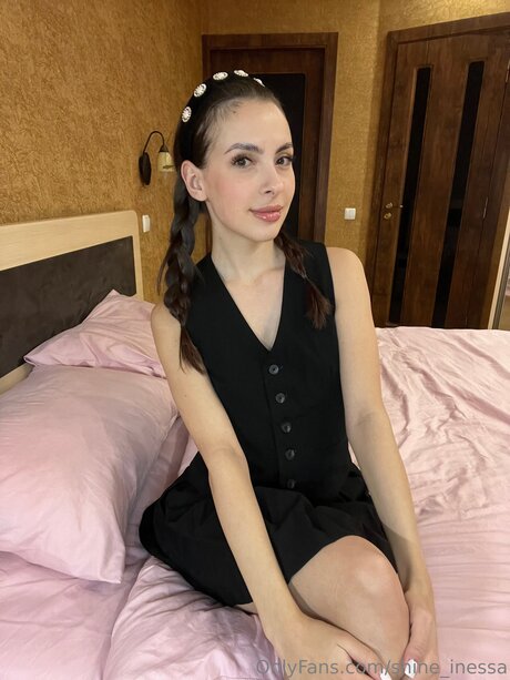 Shine Inessa modèle chaud images