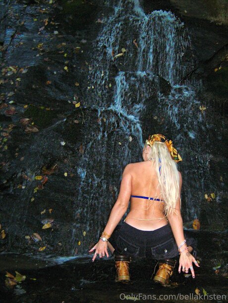 Bellakristen jolie actrice archive