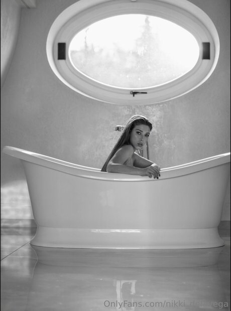 Nikki Delavega jolie star du porno photo