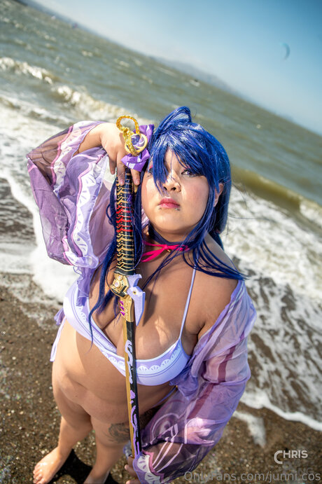 J Junni I haut modèle image