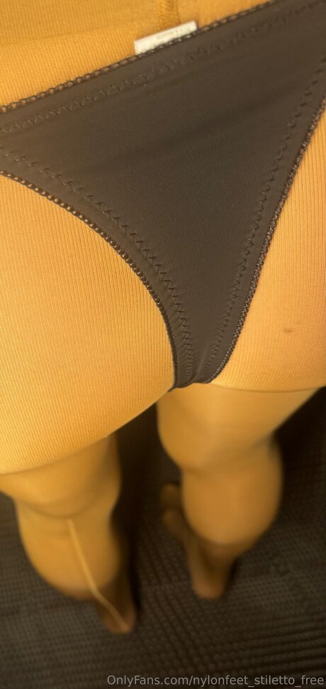 Nylonfeet Stiletto Free actrice parfaite des photos