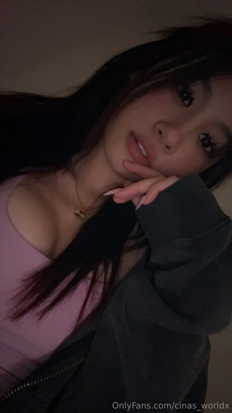 Cinas Worldx modèle porno des photos