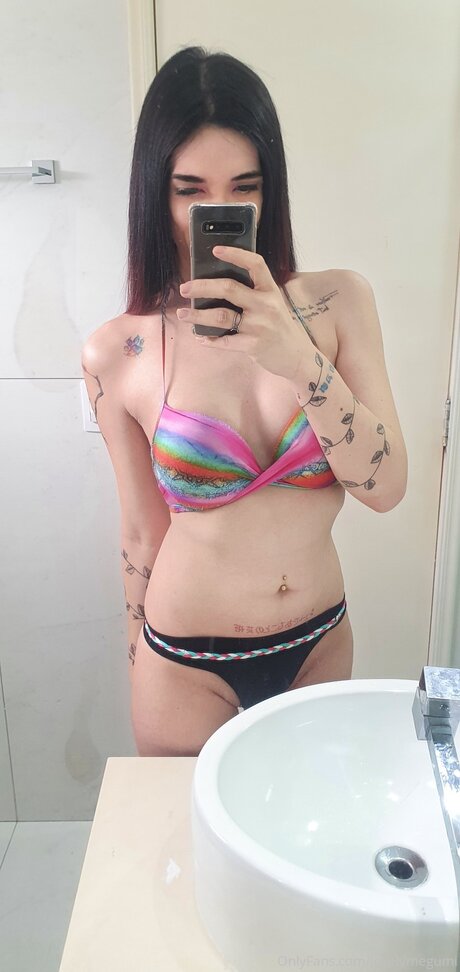 Lovelymegumi étoile chaude galeries