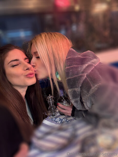 V Secrets actrice sexy collection