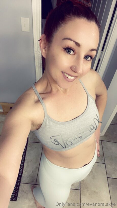 Evanora Skye actrice chaude galeries