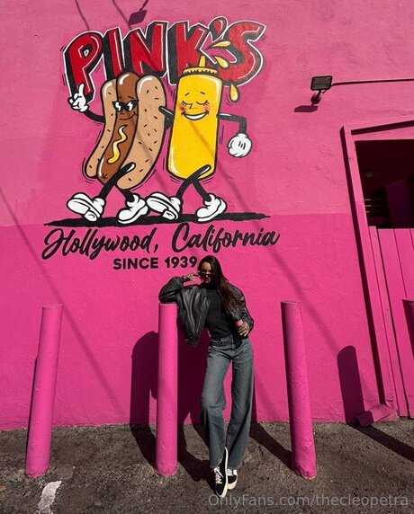 milf blonde aux courbes onlyfans gratuit sympa photo