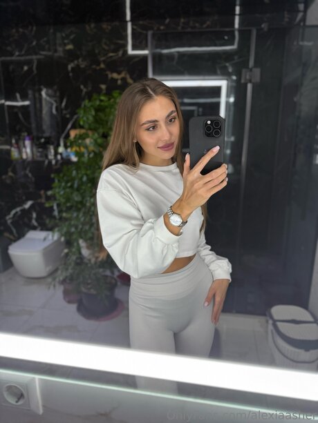 Alexiaasher nus star du porno galerie