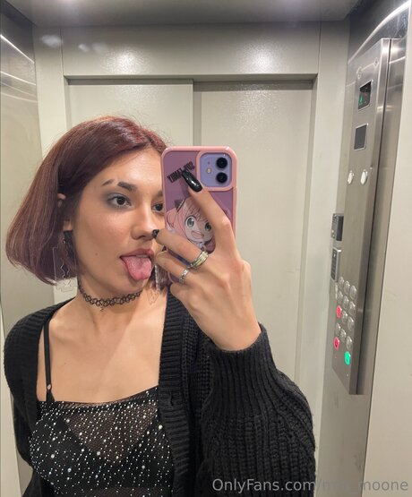 Mia Moone modèle gratuit archive