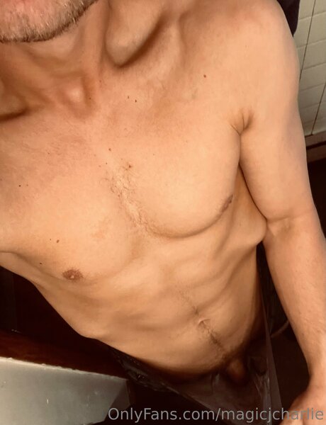 Magicjcharlie modèle nu galerie