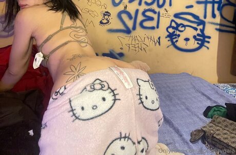 Gottaluvgaia étoile chaude photos