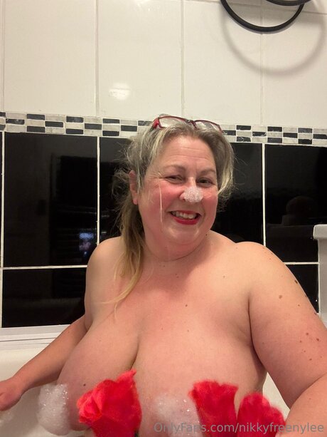 Nikkyfreenylee star du porno sympa image
