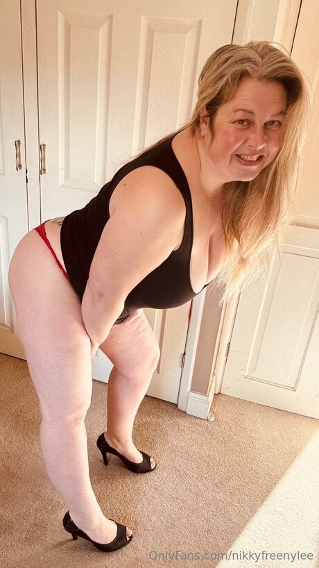 Nikkyfreenylee star du porno belle galerie