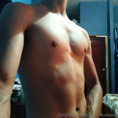 milf aux cheveux noirs onlyfans xxx nu photos