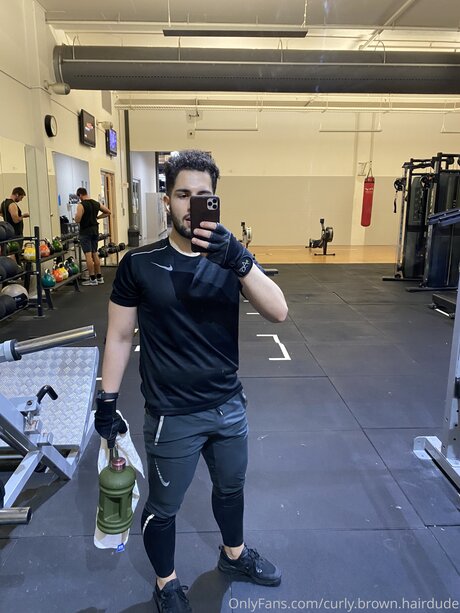 Curly Brown Hairdude star du porno hd collection