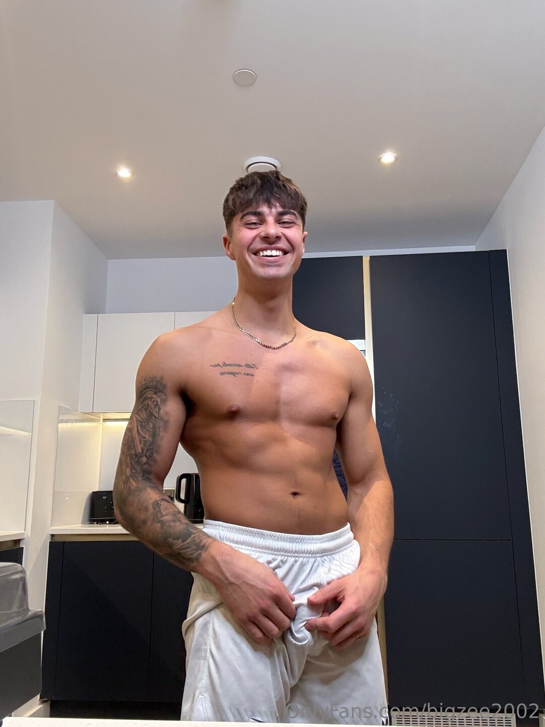 Bigzee2002 modèle de haute qualité des photos