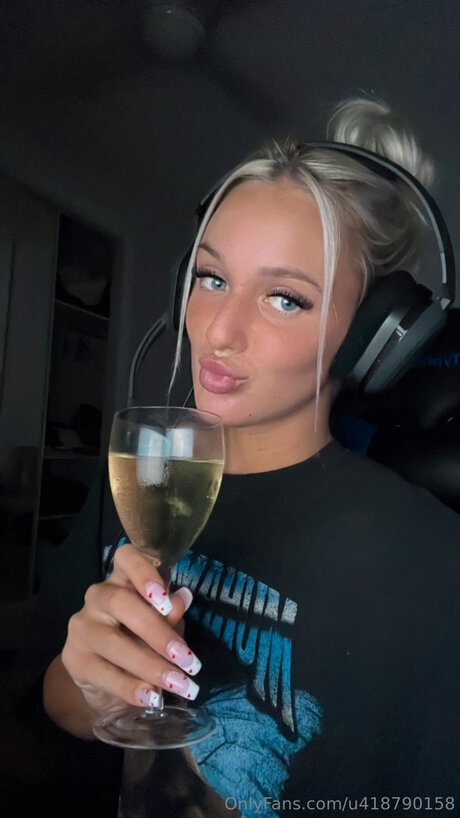 Bellaxmaexo star du porno nue img