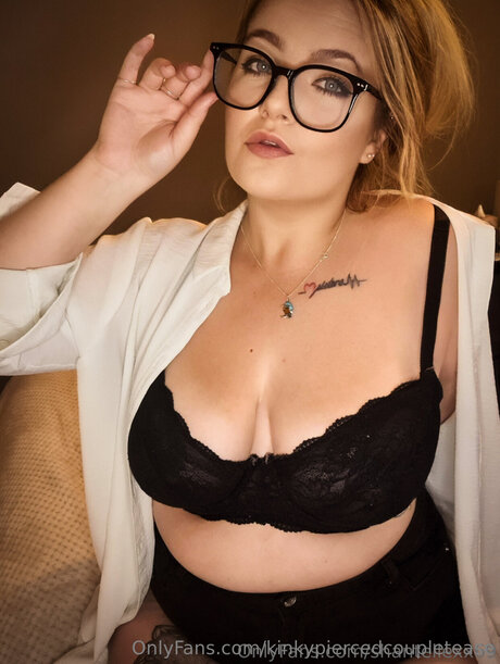 Kinkypiercedcoupletease star du porno chaude galeries