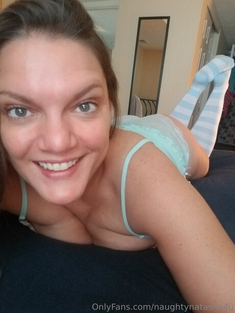 Naughtynatasha4u art star du porno galerie