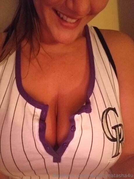 Naughtynatasha4u modèle de sexe photos