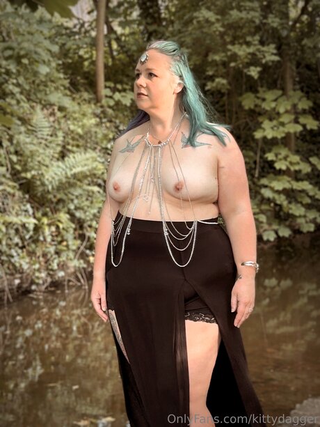 Kittydagger modèle chaud des photos