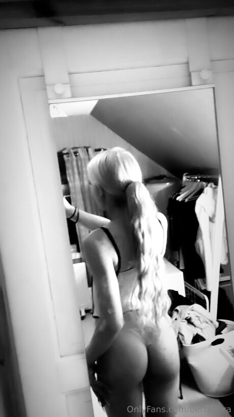 Bertyhora modèle porno photo