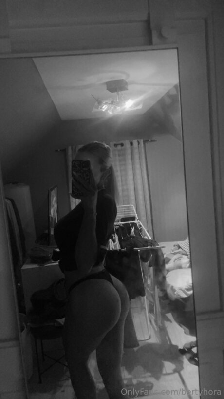 Bertyhora actrice libre des photos