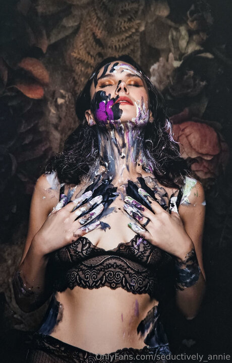 Seductively Annie modèle sexy galeries