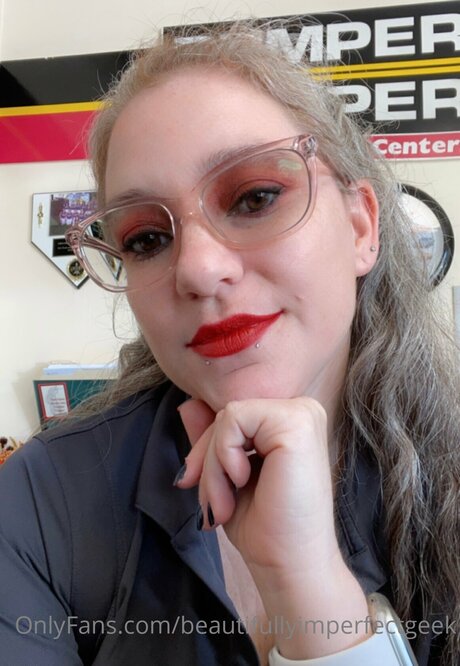 Beautifullyimperfectgeek actrice érotique photos