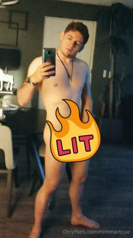 Rommartcue beau modèle des photos