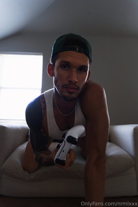 Nrmlxxx joli modèle image