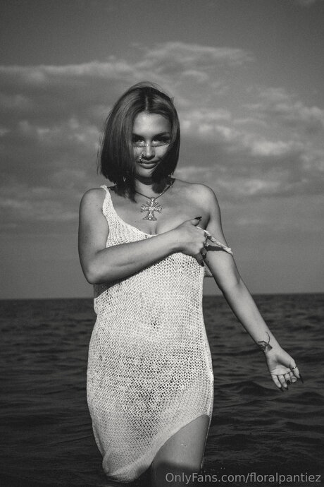 Floralpantiez nus étoiles image