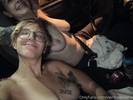 Filth Pig nus de stars du porno img