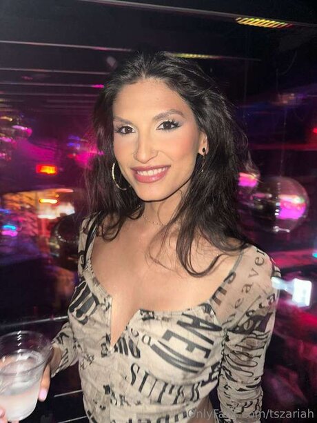 Tszariah joli modèle galeries