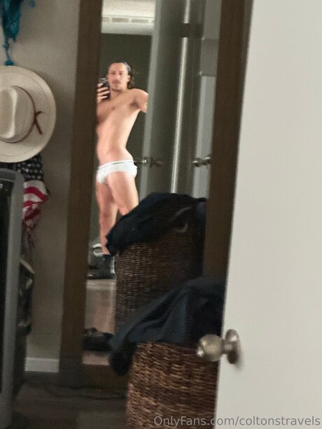 Coltonstravels étoile sexy photos