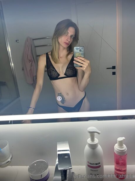 Fox Alisha modèle érotique image