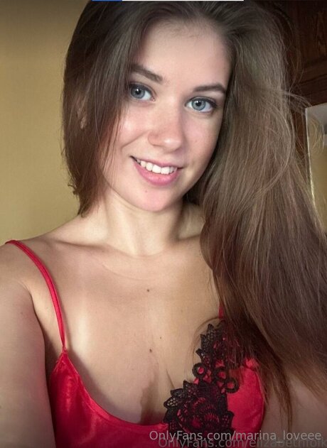 Marina Loveee modèle érotique images